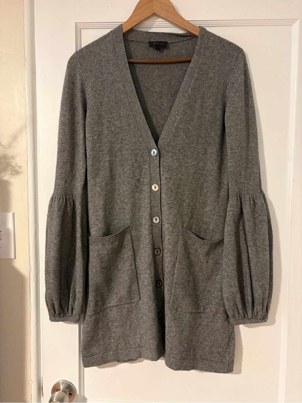 Cashmere & Silk Gray V-neck Long Knit Cardigan with Balloon Sleeves Quiet luxury